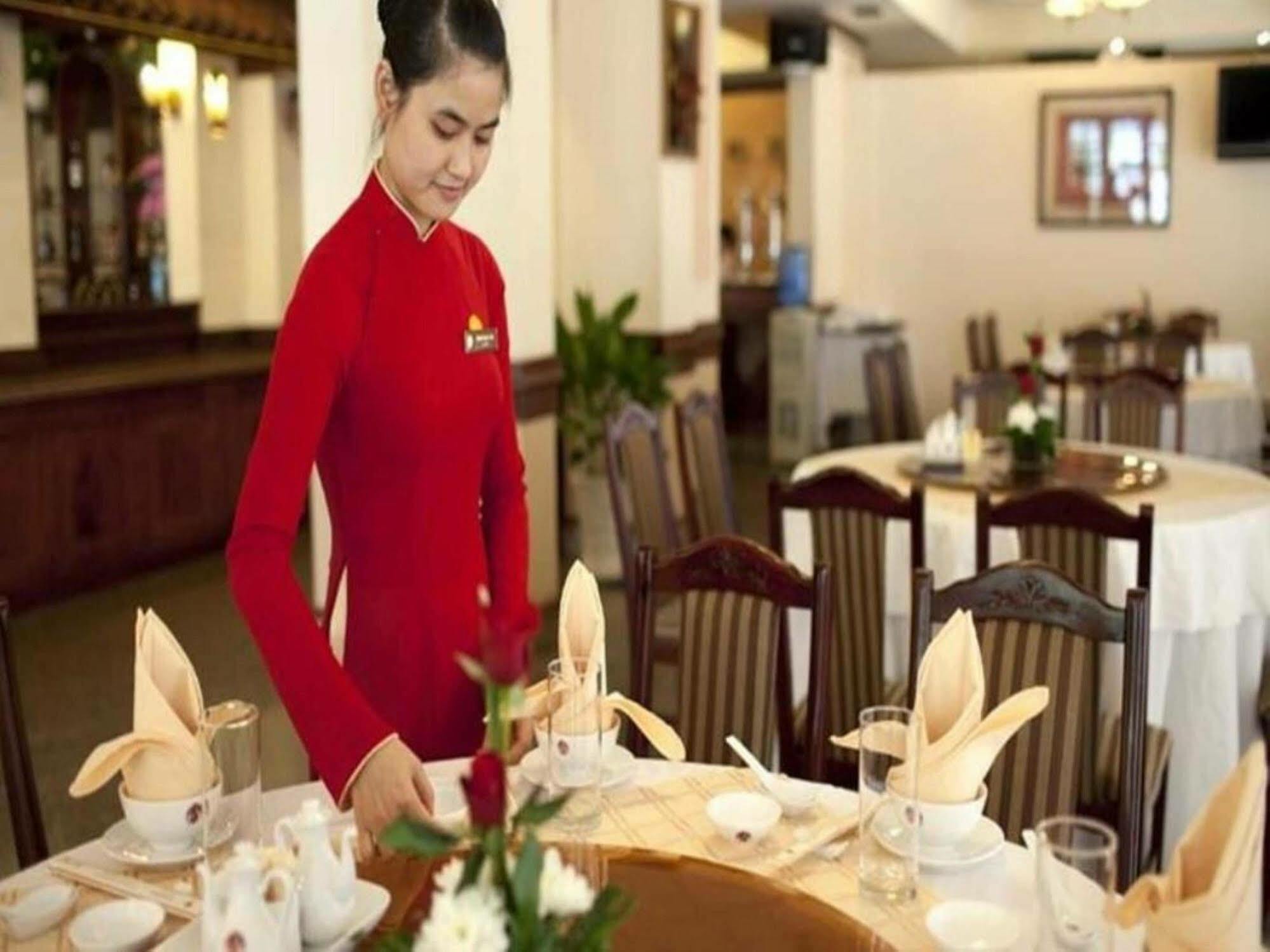 Tan Son Nhat 2 Hotel Хошимін Екстер'єр фото