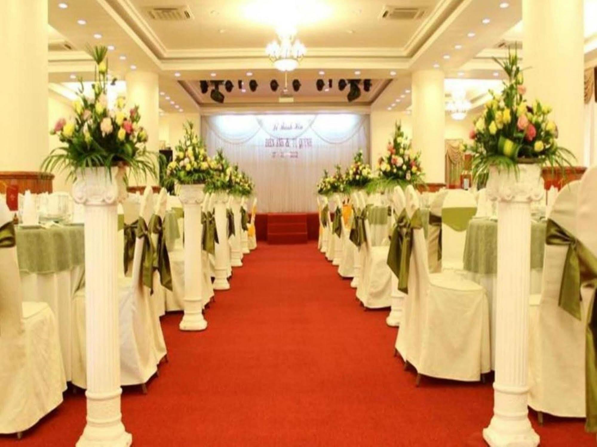Tan Son Nhat 2 Hotel Хошимін Екстер'єр фото